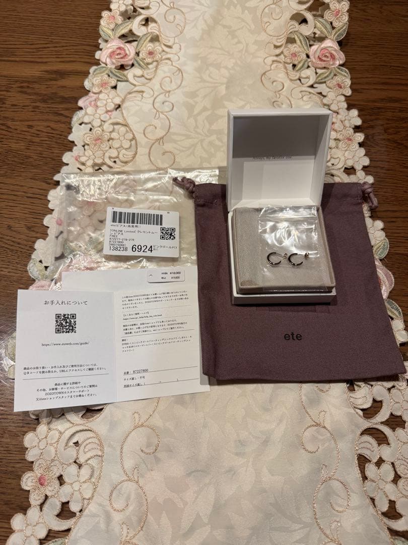 ete ONLINE Limited クレセントムーン ピアス ピンクゴールド