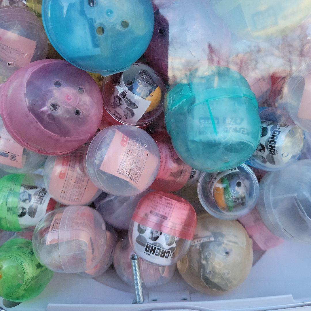ガチャキューブ ピンク本体500円用カプセルトイ78個付き超美品