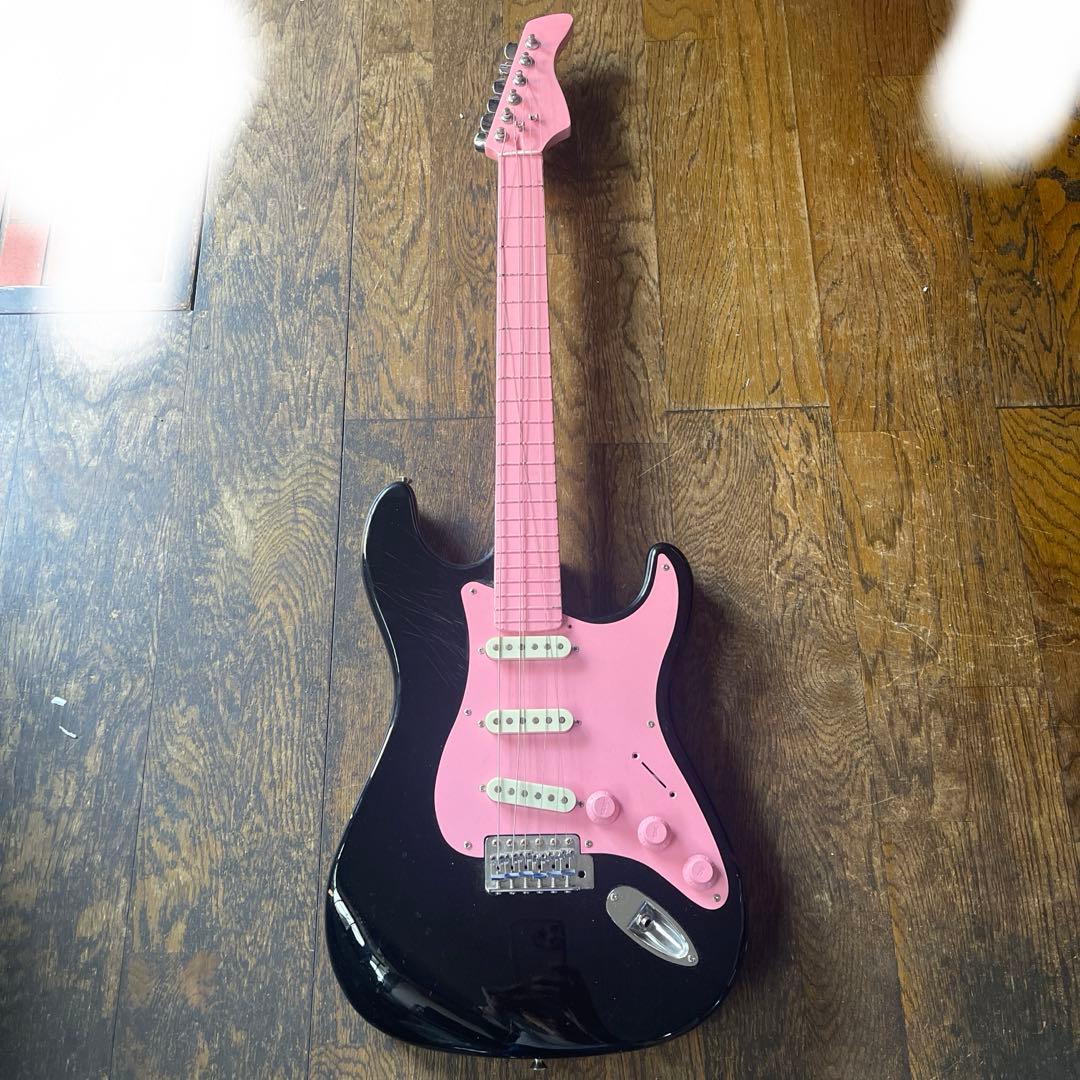 BLACKPINK カスタム　プレミアオーダー　ギター　FERNANDES