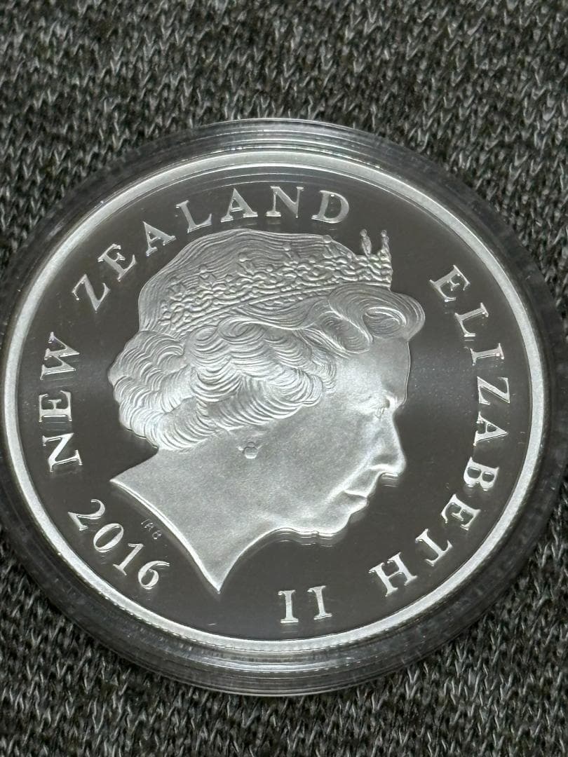 新品/未使用】Nランド エリザベス2世 90歳誕生日記念1ドル銀貨 - メルカリ