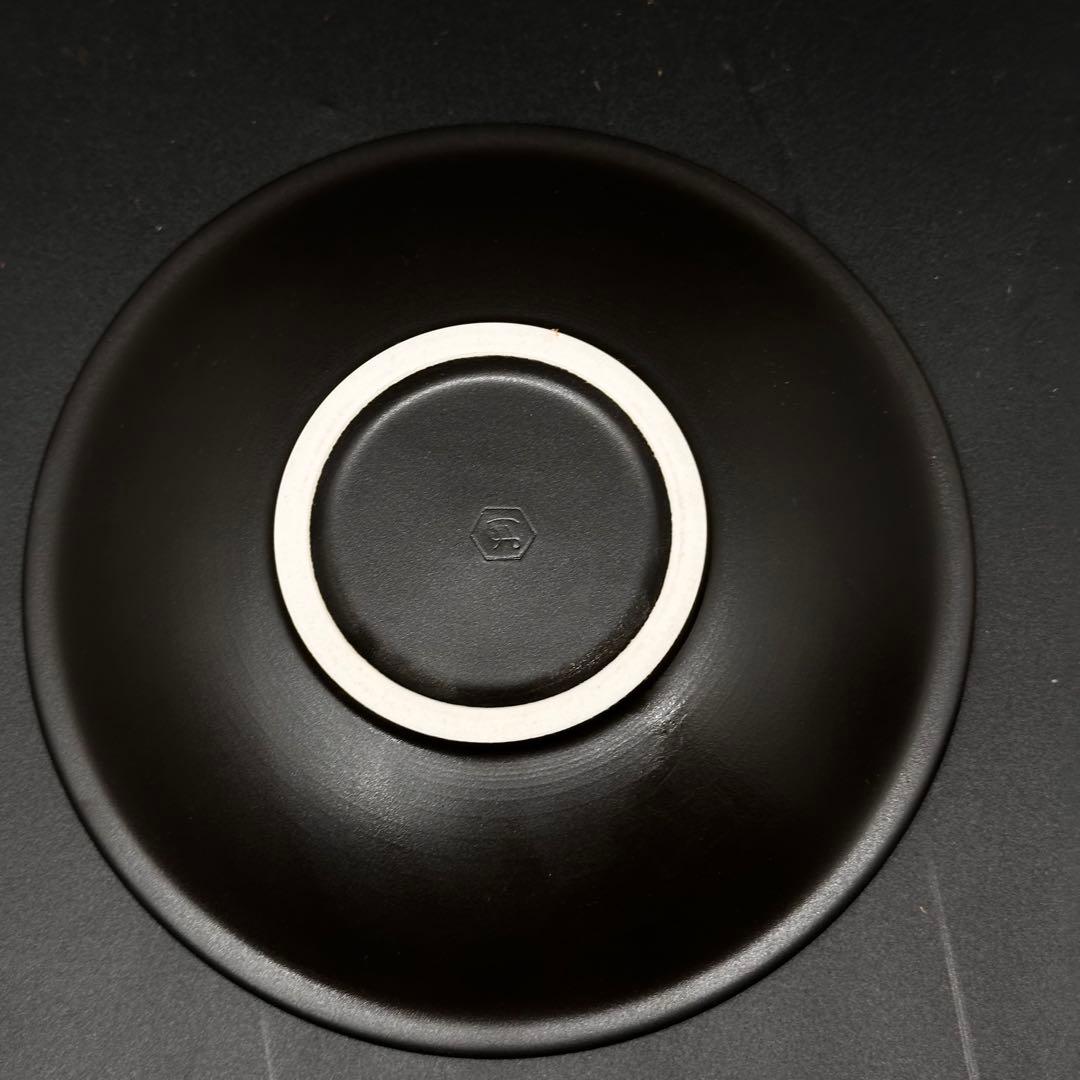 瀬戸焼 洞山窯 亀井勝作「黒磁釉薊文 珈琲碗」カップ＆ソーサー - メルカリ