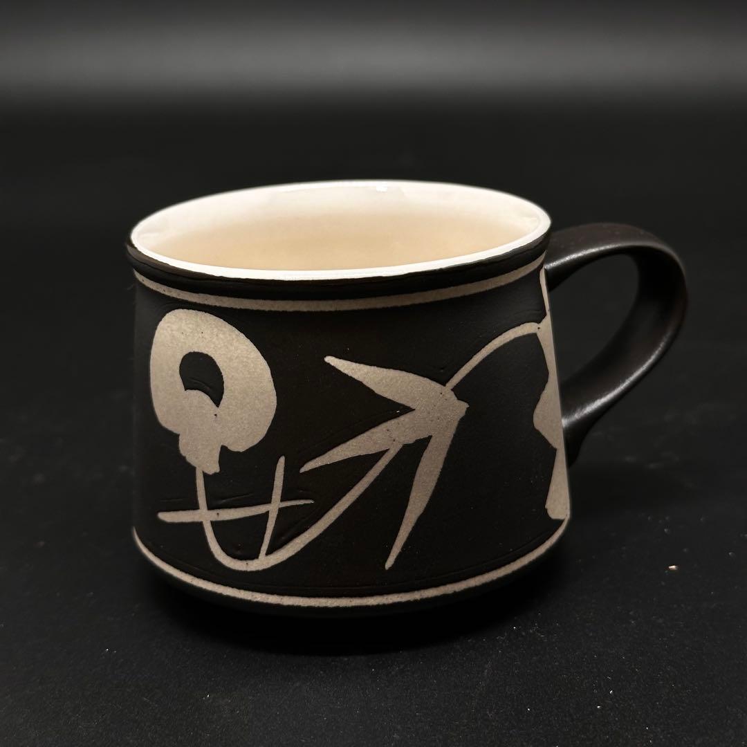 瀬戸焼 洞山窯 亀井勝作「黒磁釉薊文 珈琲碗」カップ＆ソーサー - メルカリ