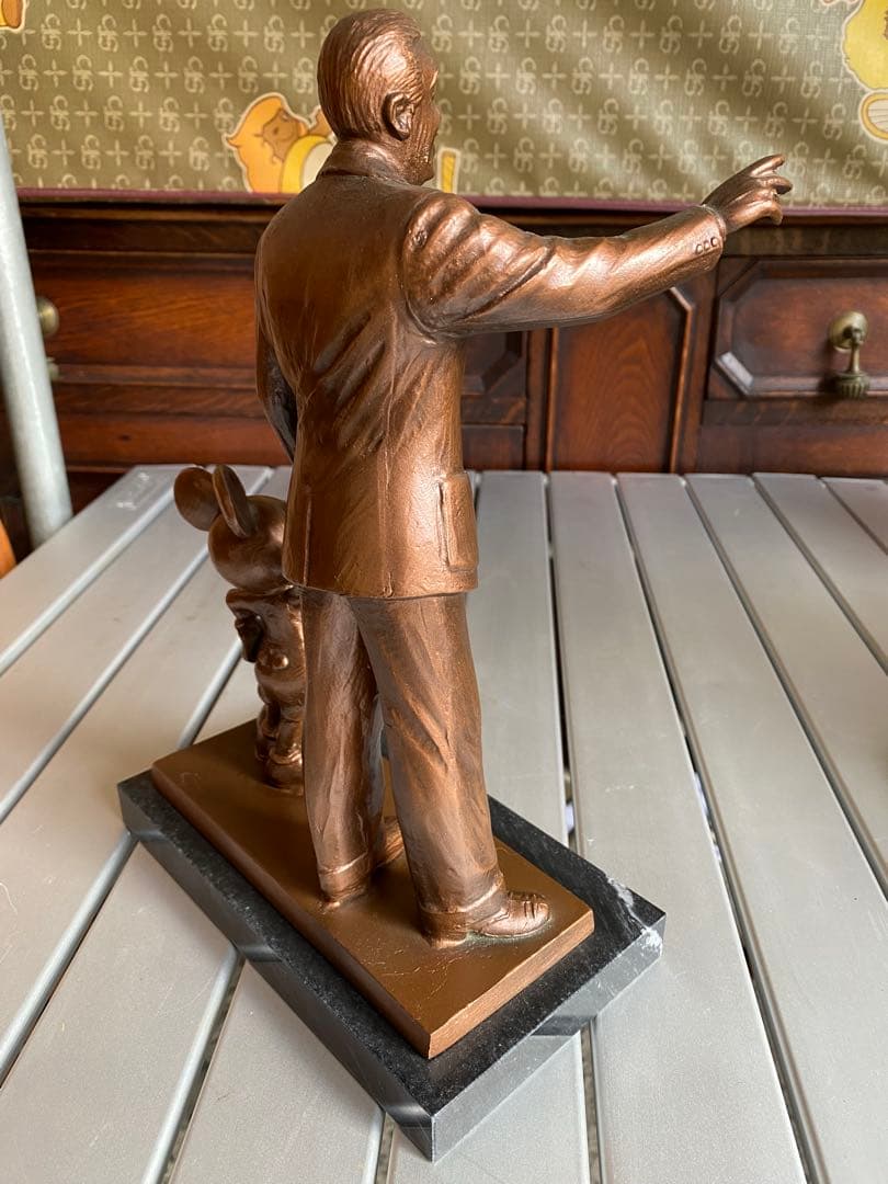 東京ディズニーランド　ウォルト・ディズニーパートナーズ像　ブロンズ像