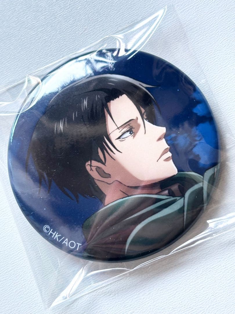 進撃の巨人 リヴァイ ヘキサライド 缶バッジ - メルカリ