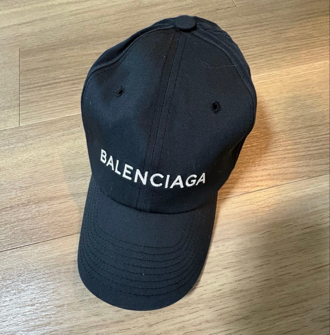 BALENCIAGA ブラック ベースボールキャップ - メルカリ