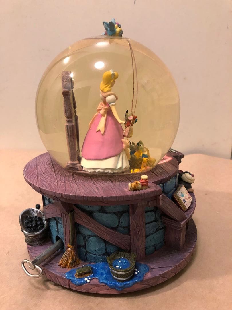 ディズニー　シンデレラ　ピンクのドレス　スノードーム　スノーグローブ