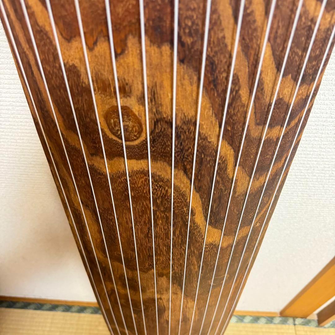 高級 箏 琴 綾杉彫 くり甲 透かし玉縁包み 山田流 蒔絵 螺鈿 13弦