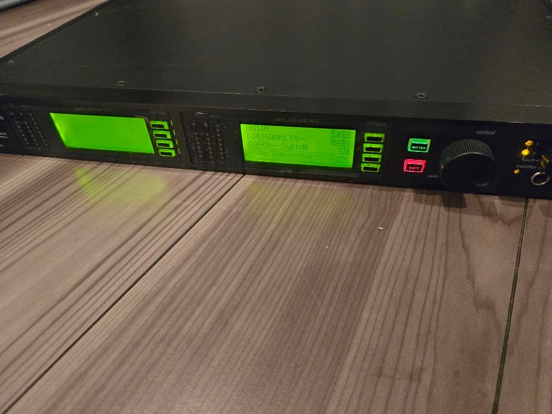 SHUREワイヤレスマイクSM58トランスミッターUR1無線受信機UR4D+