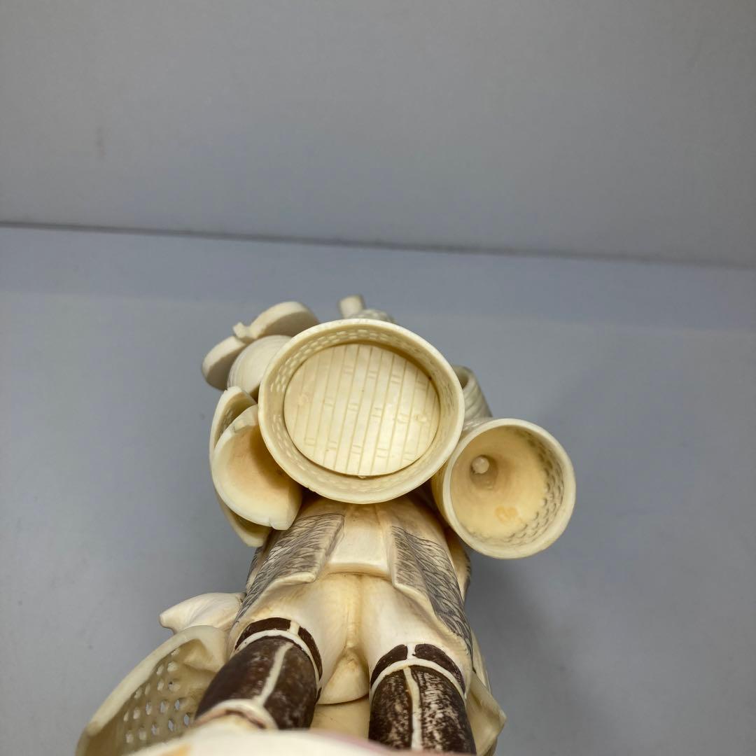 極上 かご売り商人置物 741g 東里7-0131☆2F