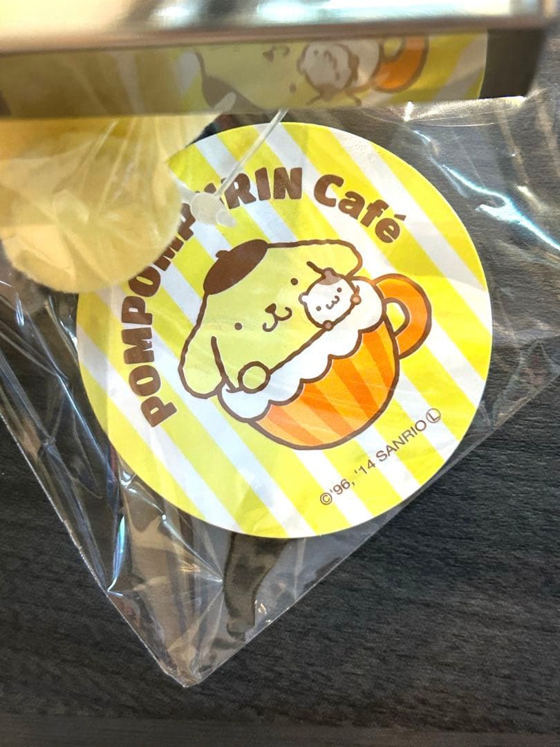 ポムポムプリン カフェ限定 サンタ ぬいぐるみ - メルカリ