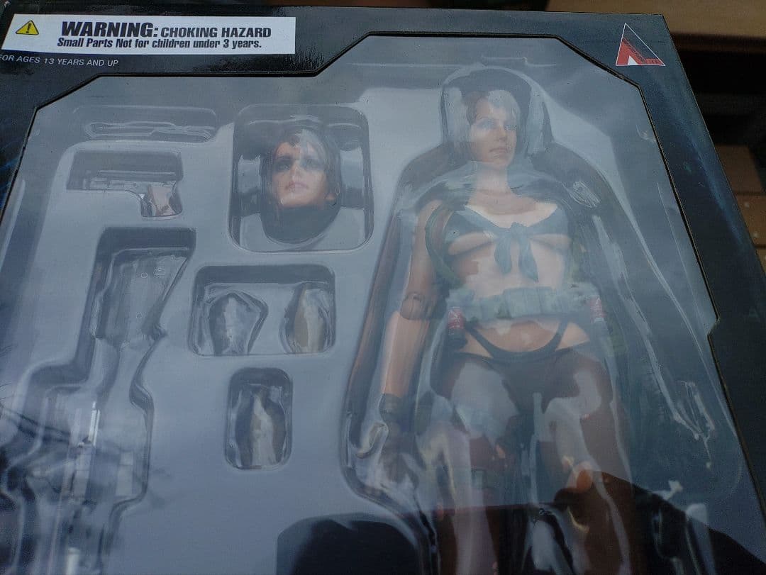 メタルギアソリッド V プレイアーツ改クワイエット本体未使用スクエア