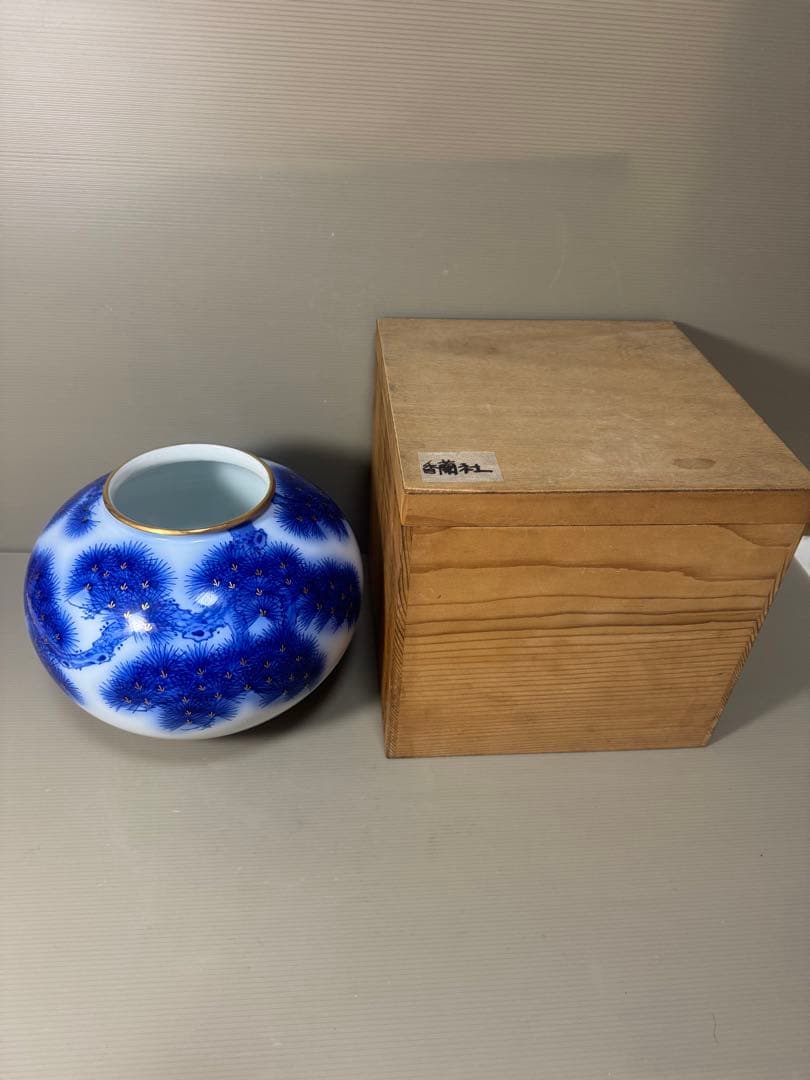 2167 香蘭社 染錦模様 老松文 花瓶 金彩