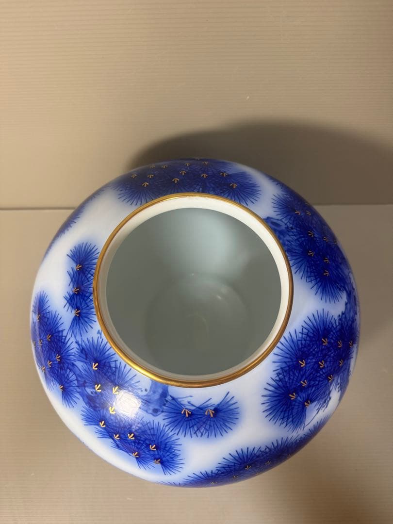 2167 香蘭社　染錦模様　老松文　花瓶　 金彩