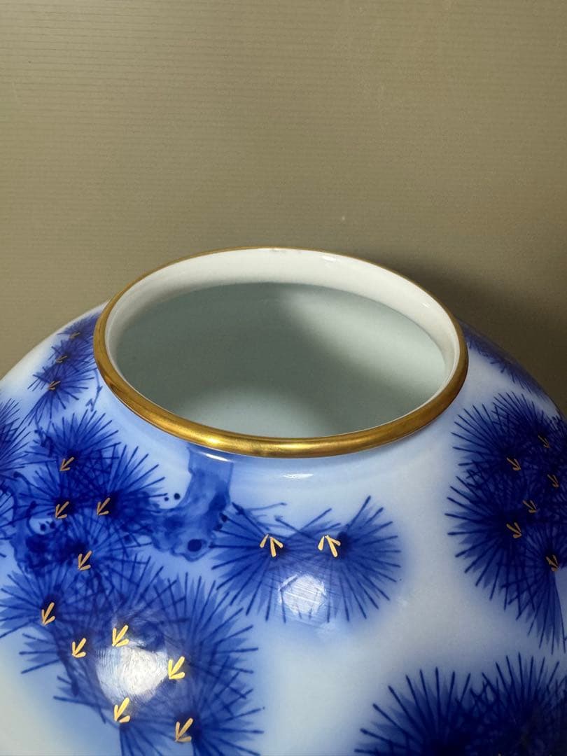 2167 香蘭社 染錦模様 老松文 花瓶 金彩