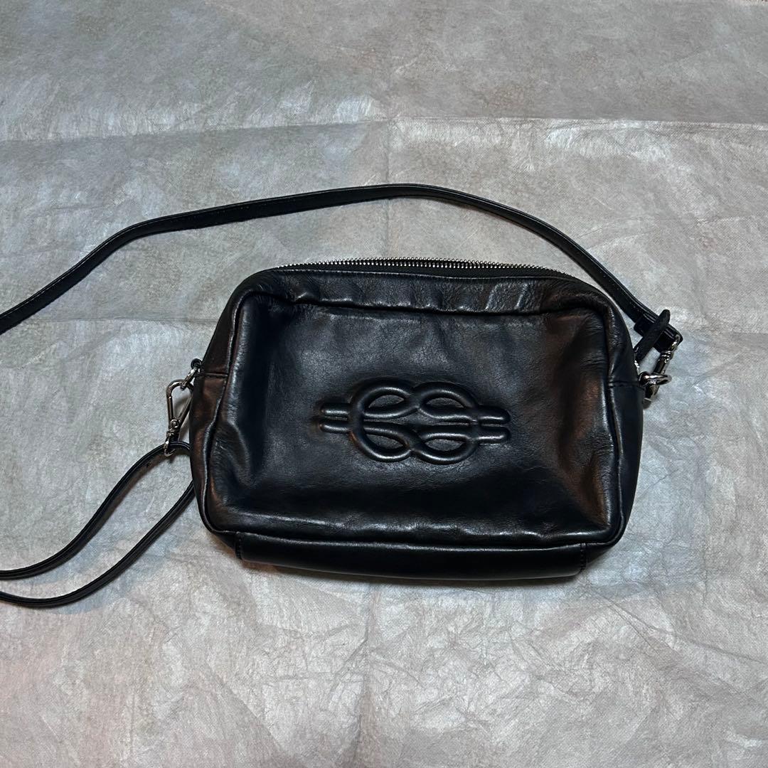 ear PAPILLONNER 《牛革》エンボス ショルダーバッグ ブラック