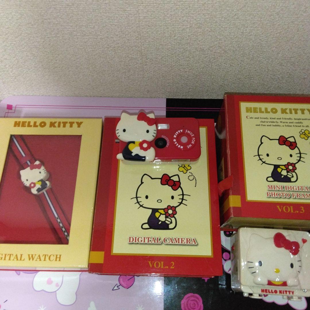 ハローキティ3点セット　デジタルウォッチ　デジタルカメラ　幻のブラウン管テレビ