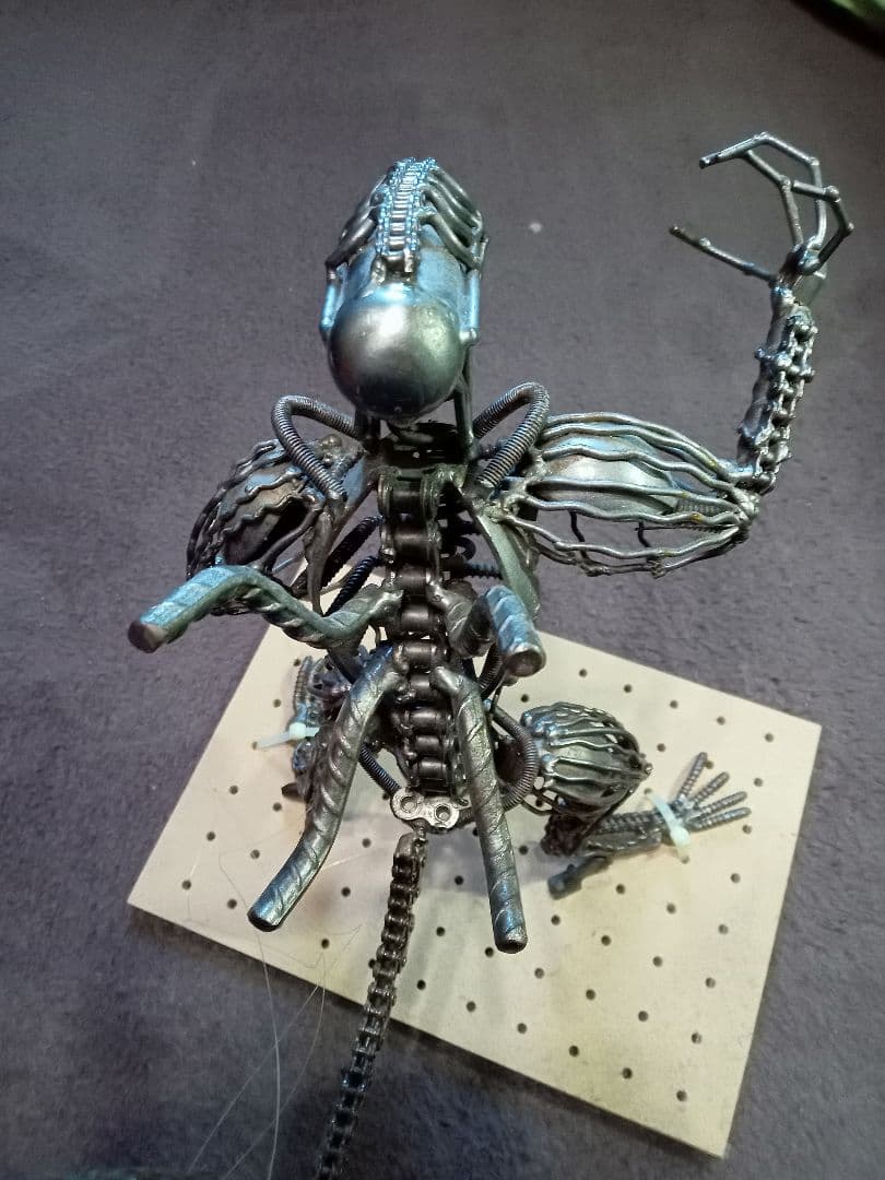 メタルアート　エイリアン　廃材アート