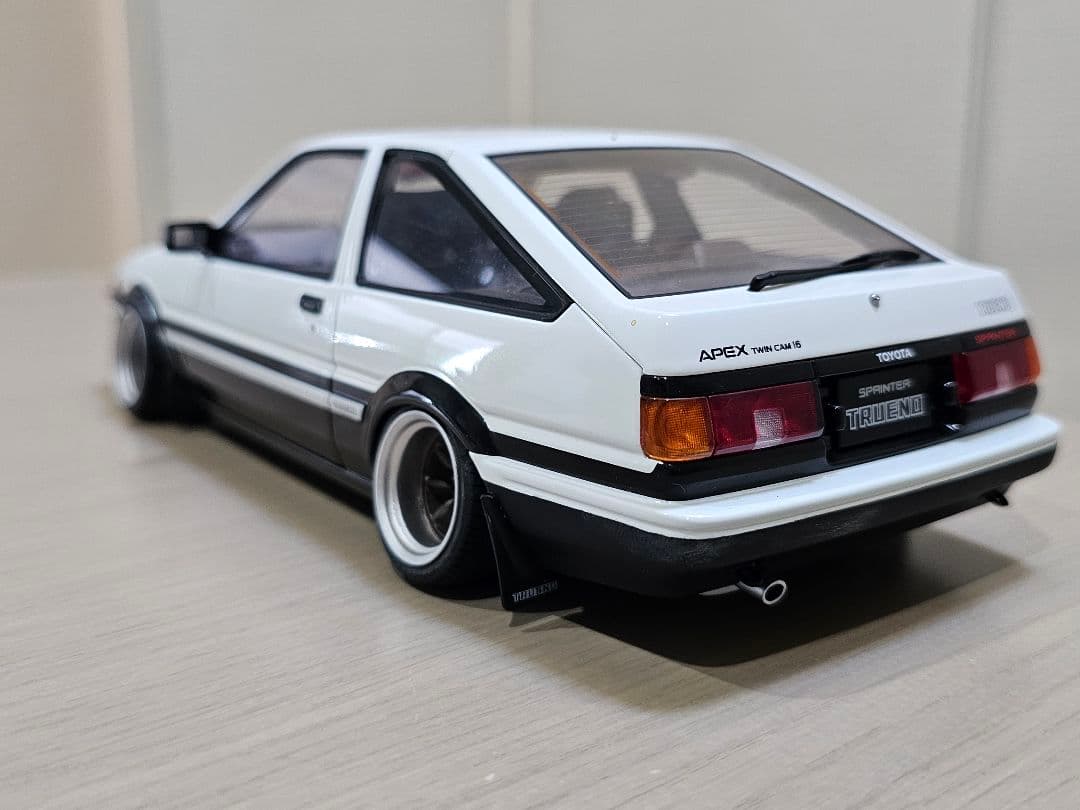 AUTOart 　1/18　トヨタ　スプリンタートレノGT (AE86) 絶版品