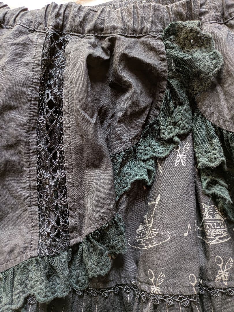 h.naoto frill 黒 ひざ丈スカート レース付き