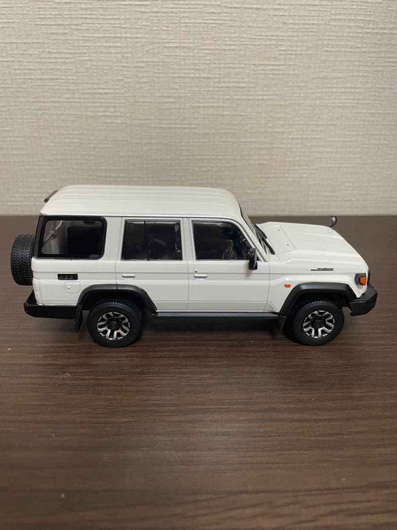 箱付き】ランドクルーザー 70 カラーサンプルミニカー1/30