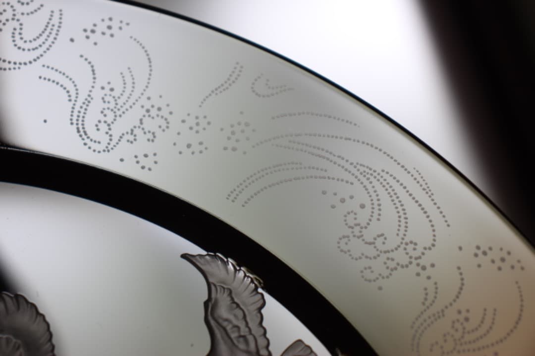 未使用・箱入 HOYAクリスタル 飛鶴金縁波紋様大皿 飾皿 - メルカリ