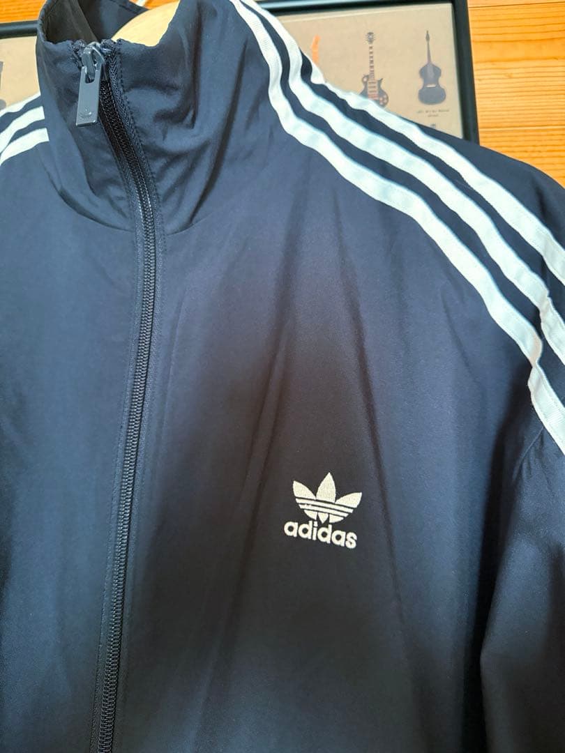 adidasトラックジャケット