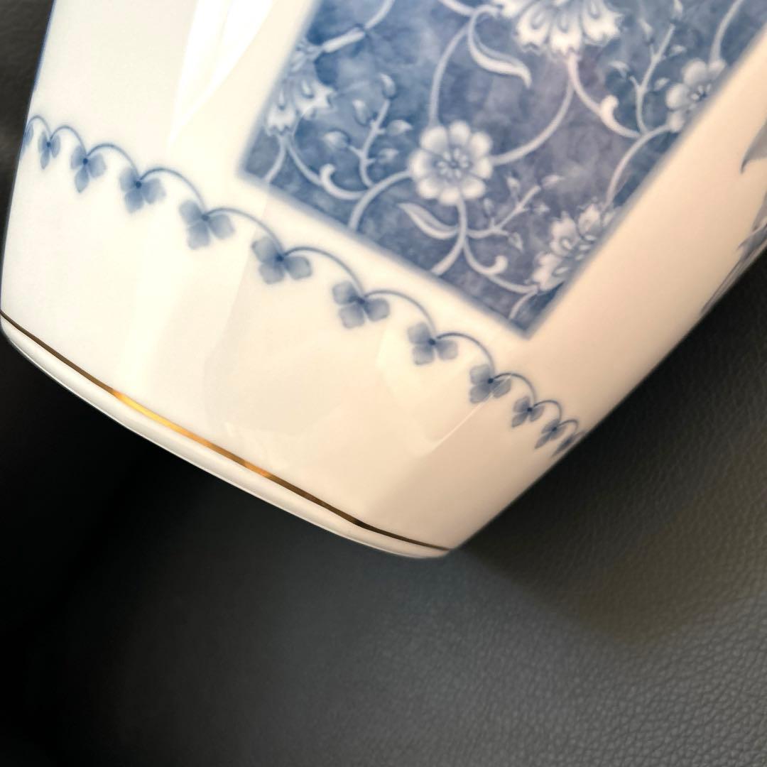 未使用】大倉陶園 フラワーベース 花瓶 壺 白磁 ブルー 染付 唐草 八角