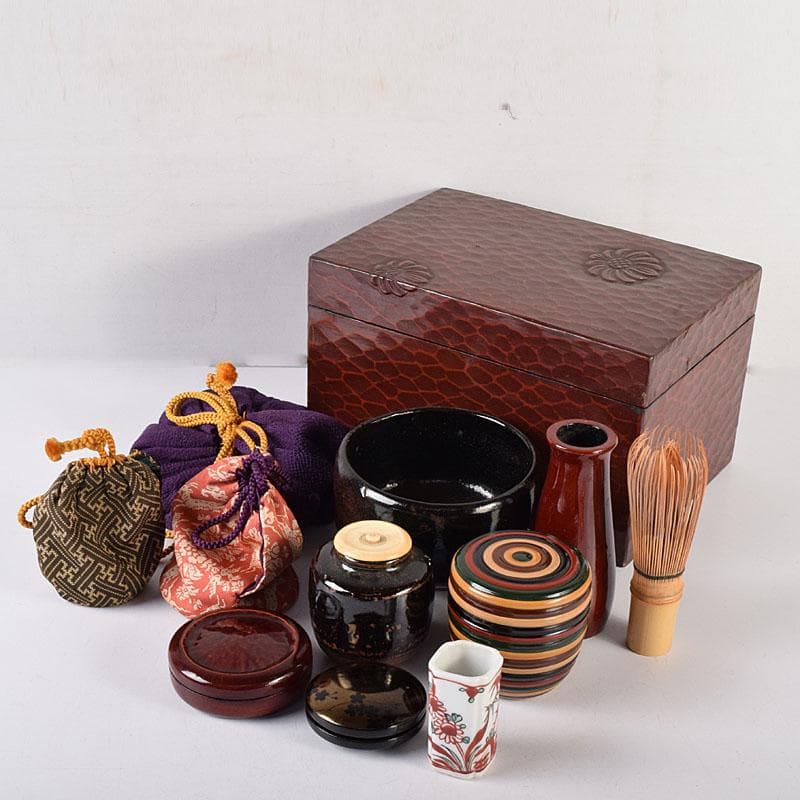 茶道具 鎌倉彫 利休茶箱 楽茶碗 棗 香合など 8点一式 袱紗付 V R8026