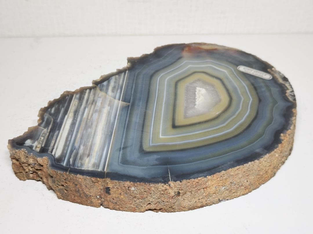 瑪瑙 1.7kg メノウ 原石 鑑賞石 自然石 誕生石 水石 鉱物 宝石 置石