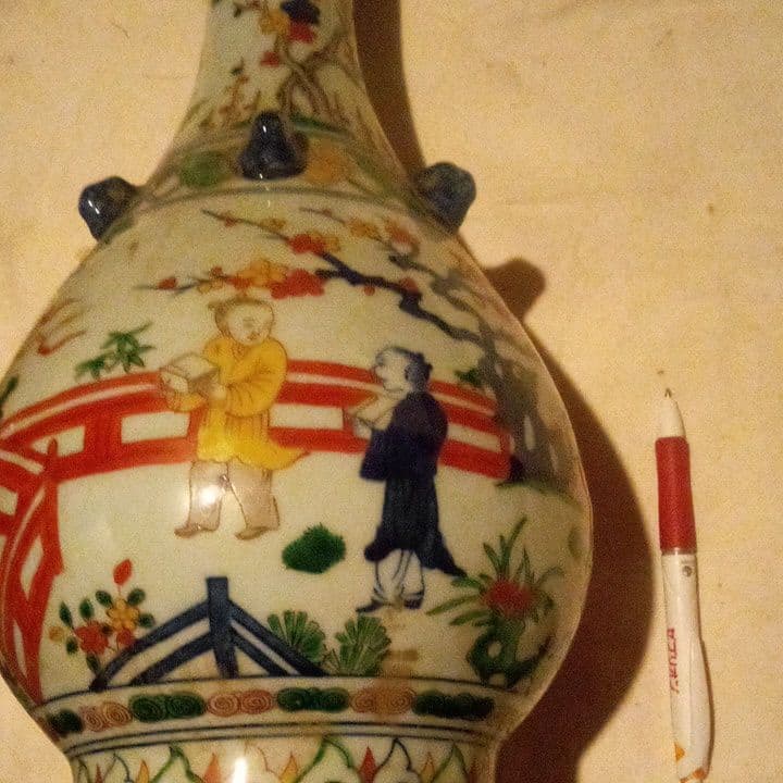 中国陶磁器 明万歴赤絵浮き彫り壺