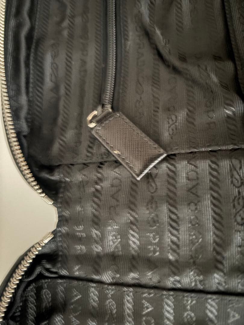 【鍵付き南京錠】PRADA ビジネスバッグ 三角ロゴ サフィアーノレザー メンズ