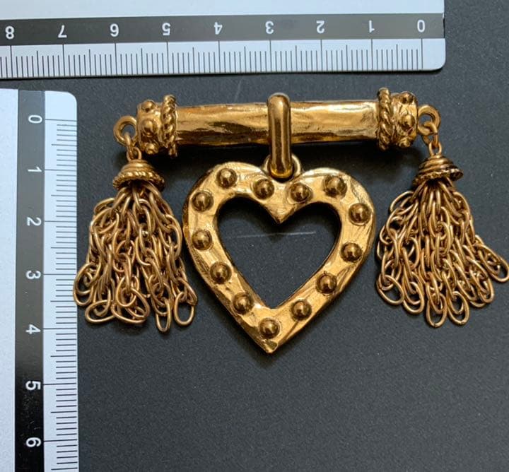 はちはち様専用 モスキーノ ブローチ