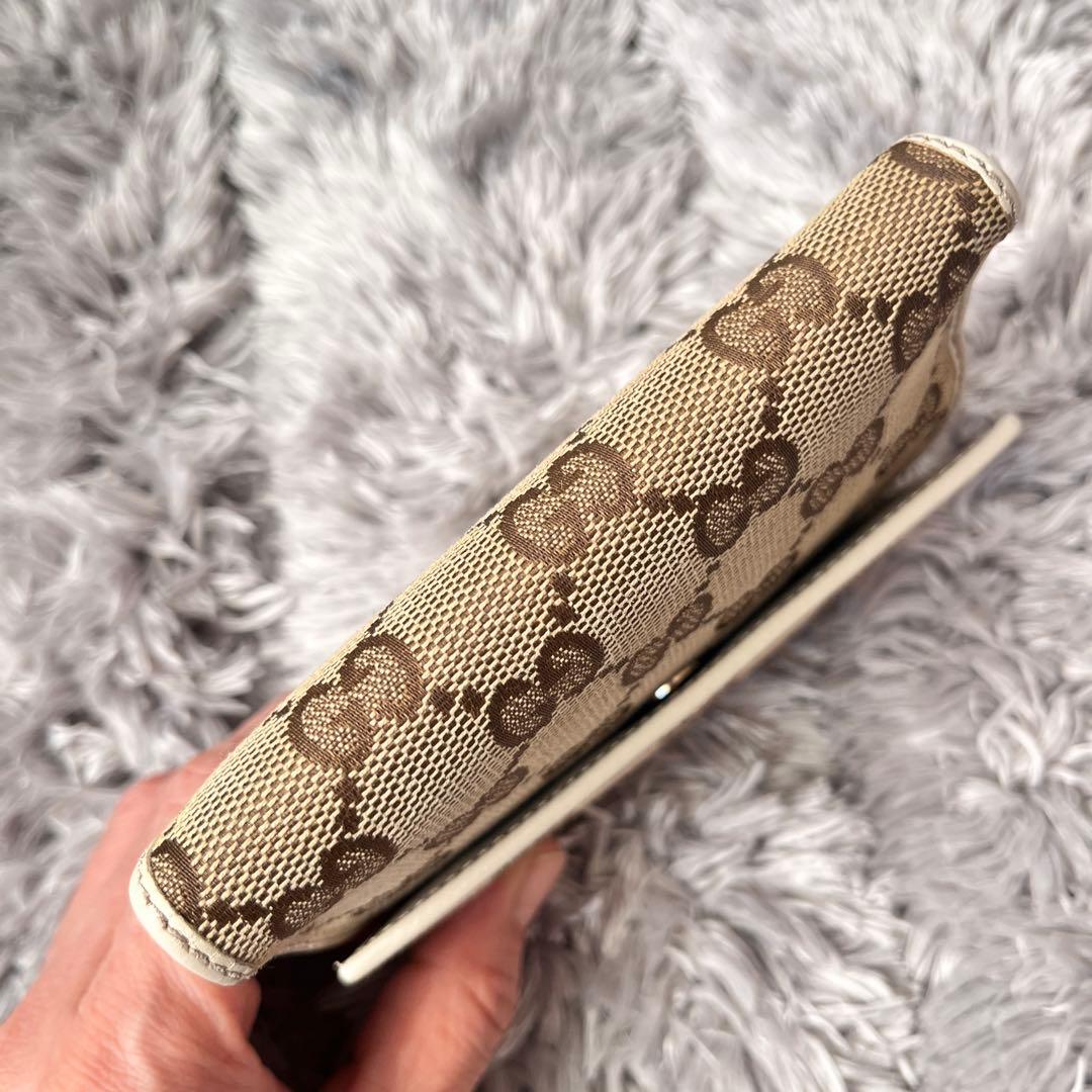 良品✨GUCCI GGキャンバス 折り財布 ロゴプレート アイボリー - メルカリ