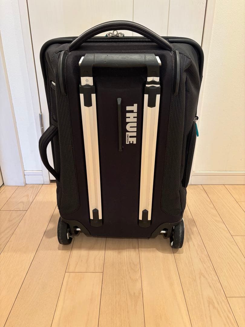 THULE 中型キャリーケース ブラック