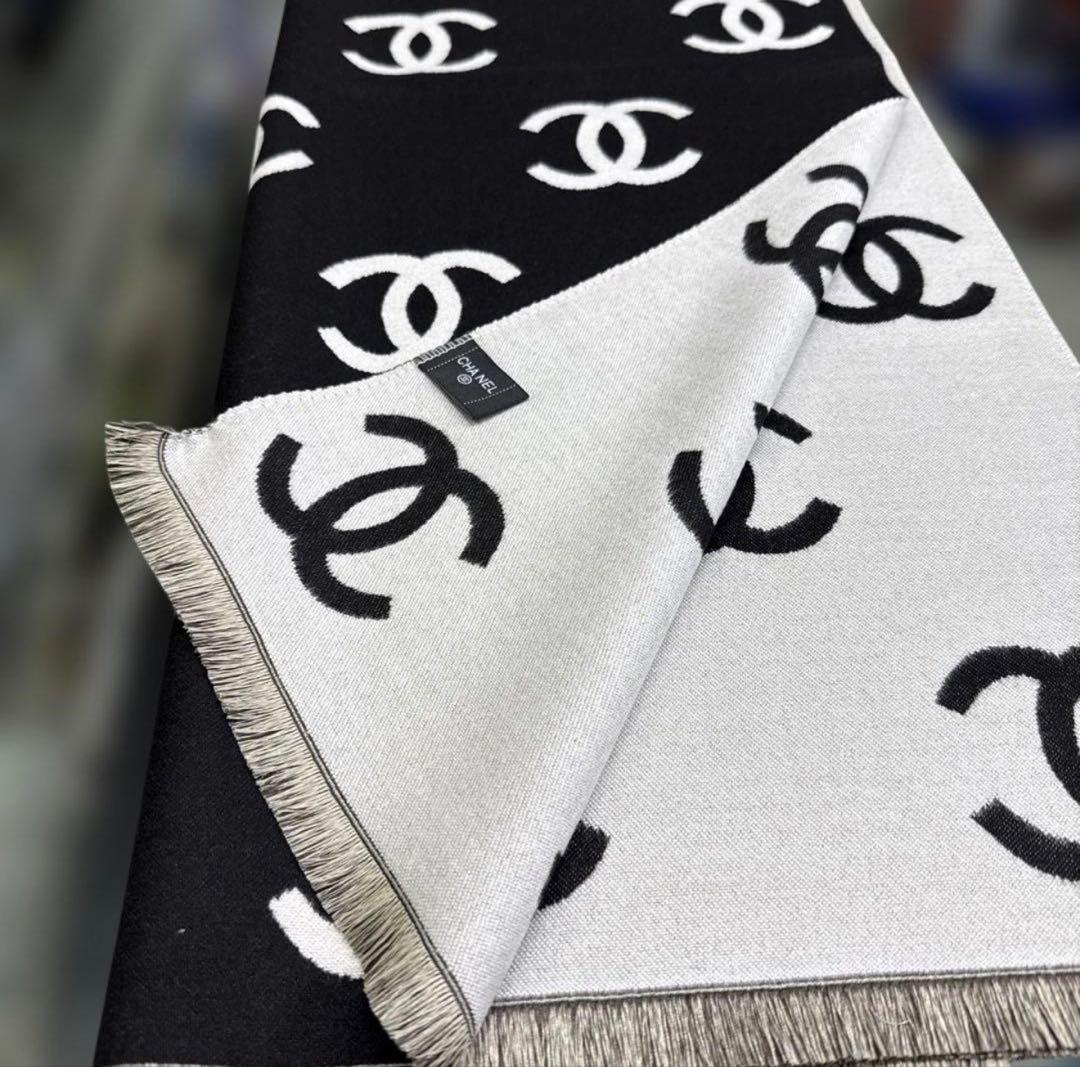 ノベルティ リバーシブルマフラー ブラック/ホワイト CHANEL ロゴ 黒