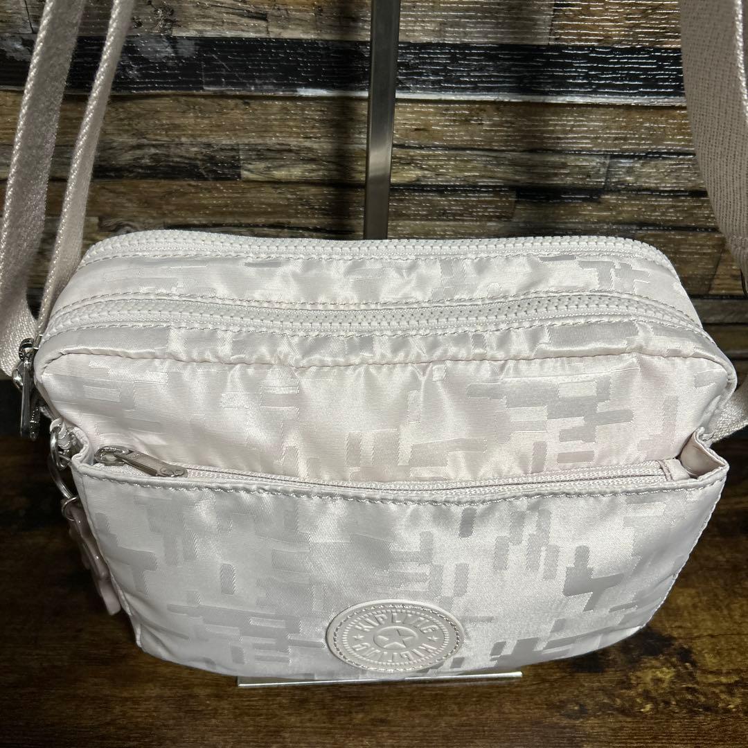 Kipling（キプリング）ABANU M クロスボディバッグ　美品
