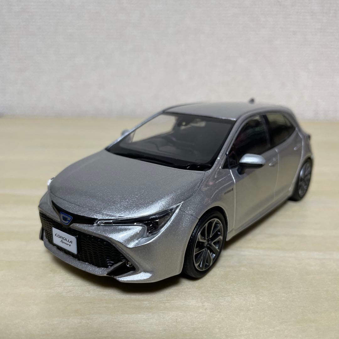 カローラスポーツ カラーサンプル シルバーメタリック カローラ