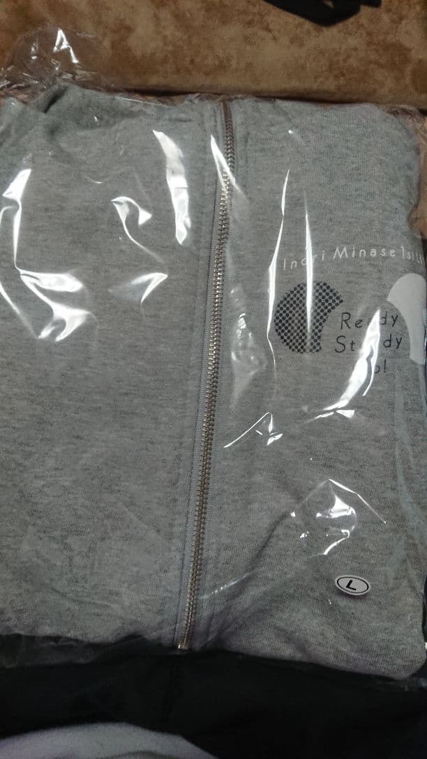 水瀬いのり パーカー