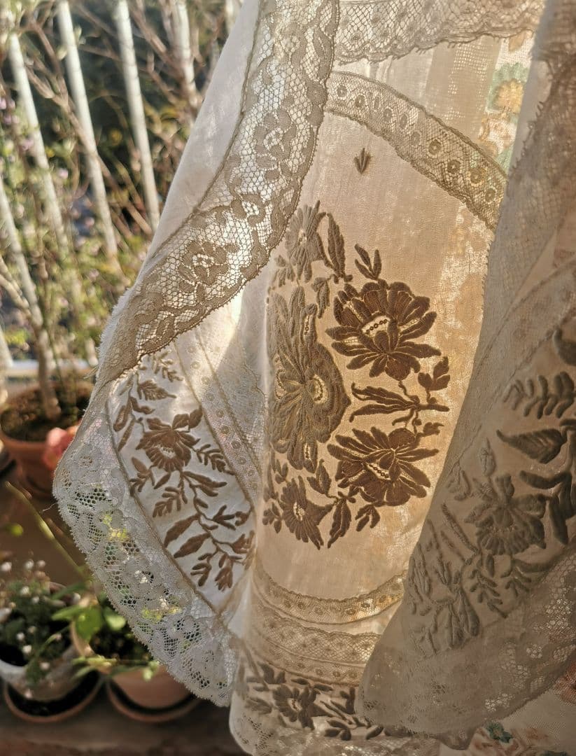 アンティーク フランス 美しい盛上刺繍 ノルマンディーレース 象牙色