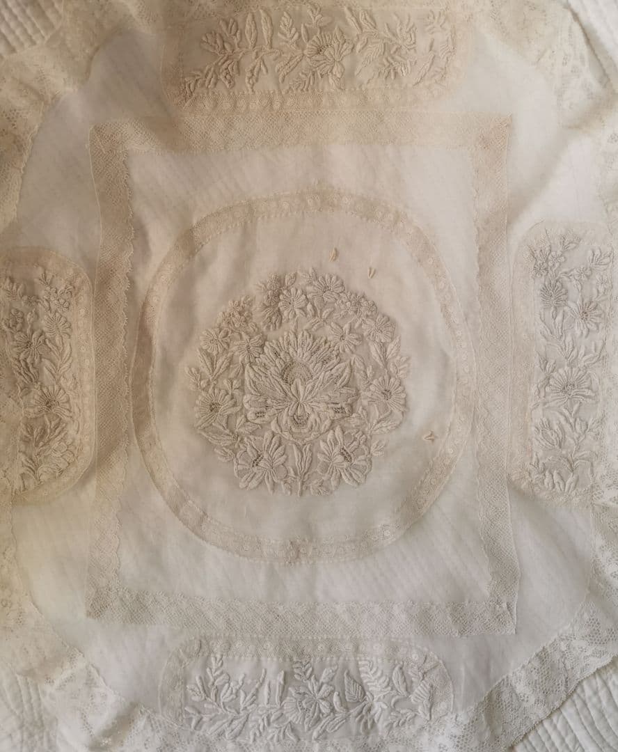 アンティーク フランス 美しい盛上刺繍 ノルマンディーレース 象牙色