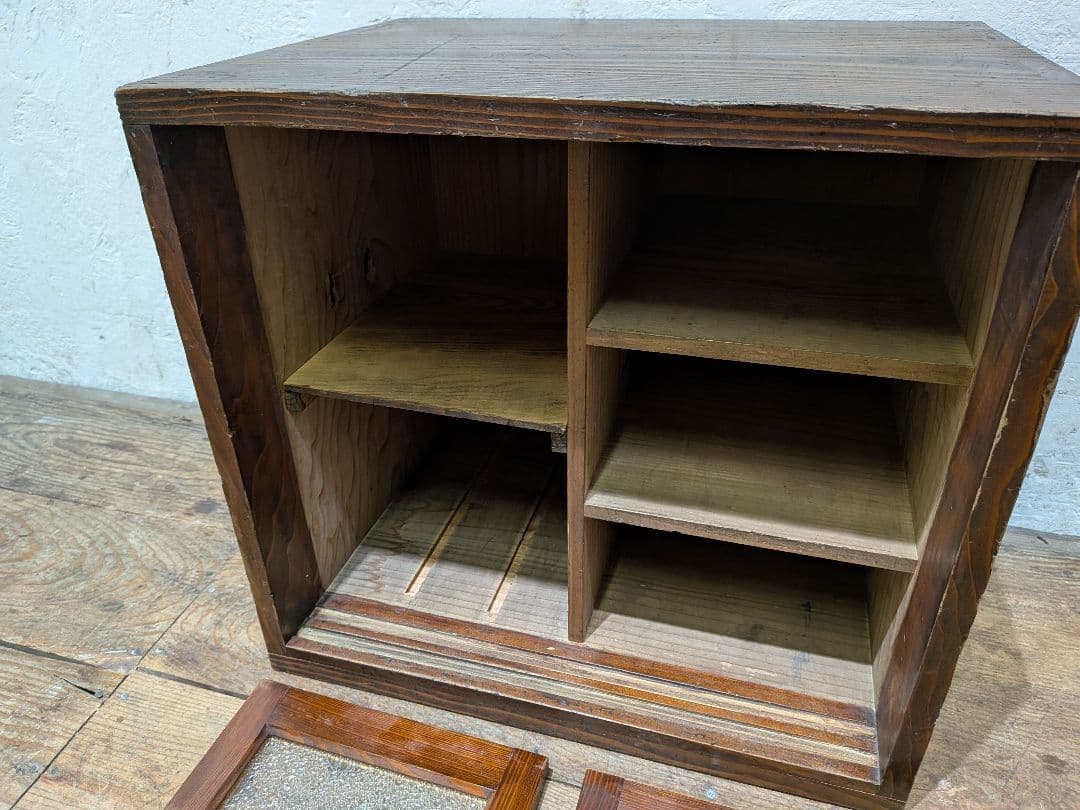 1111 アンティーク ダイヤガラスのキャビネット 飾り棚 ケース 古家具