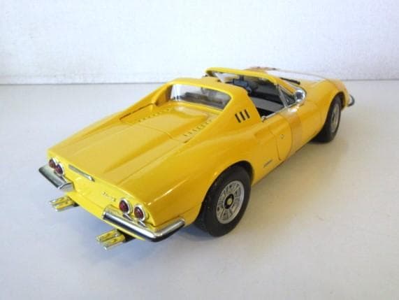 特価 Hot Wheels 1/18 フェラーリ Dino246GTS イエロー