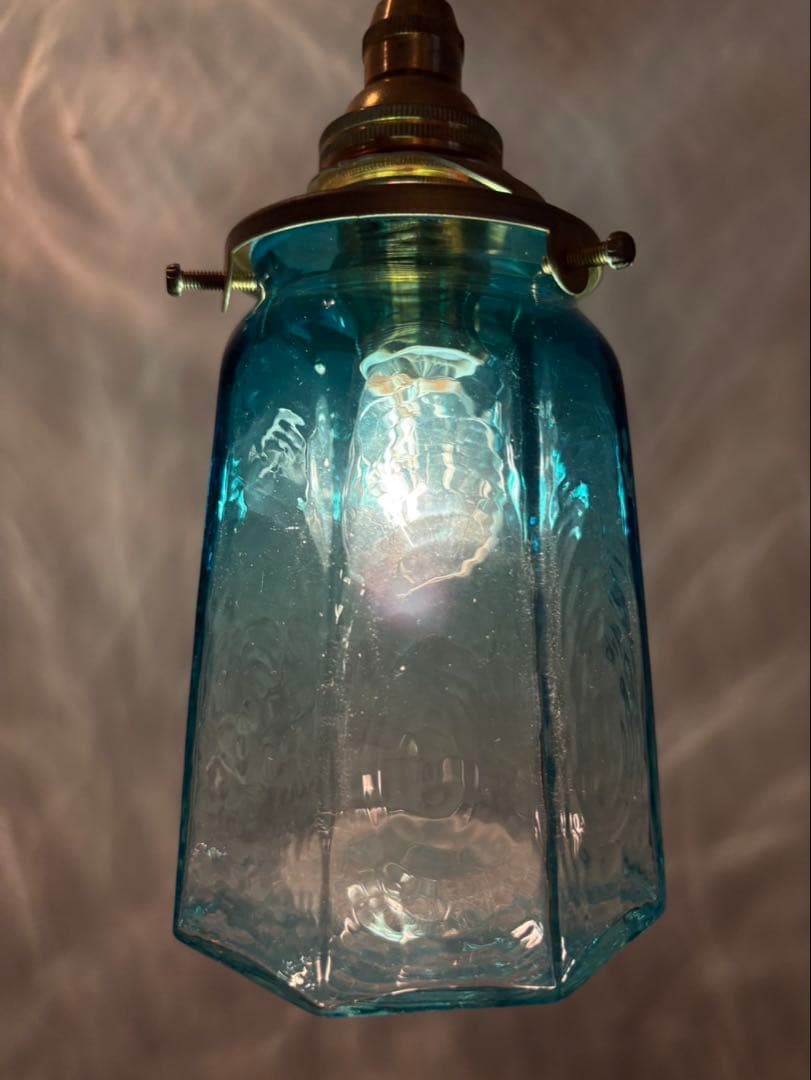 安土草多 青いガラスのペンダントライト コードと電球付きの通販はau