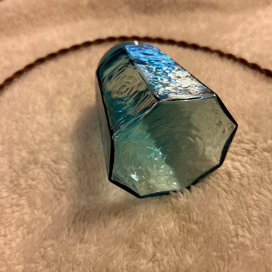 安土草多 青いガラスのペンダントライト コードと電球付きの通販はau