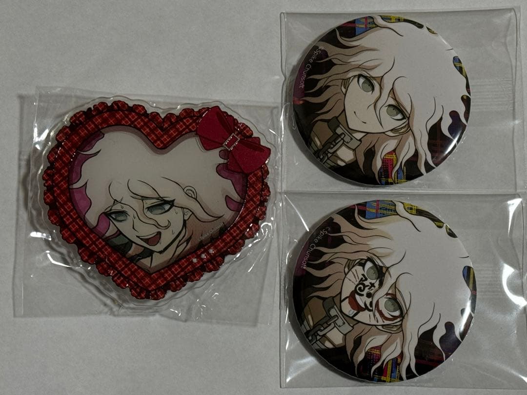 ダンガンロンパ 狛枝凪斗 召使い ハート型アクリルバッジ 缶バッジ ダンガンロン パ エビテン 狛枝凪斗 缶バッジ ハート型アクリルバッジ