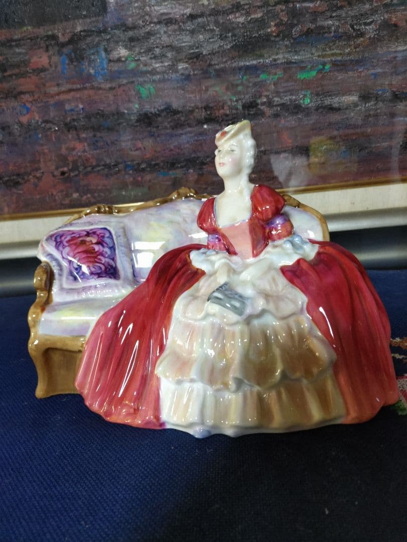 ロイヤルドルトン　貴婦人 ロイヤルドルトンフィギュリンfair lady貴婦人女性陶器人形 ロイヤル