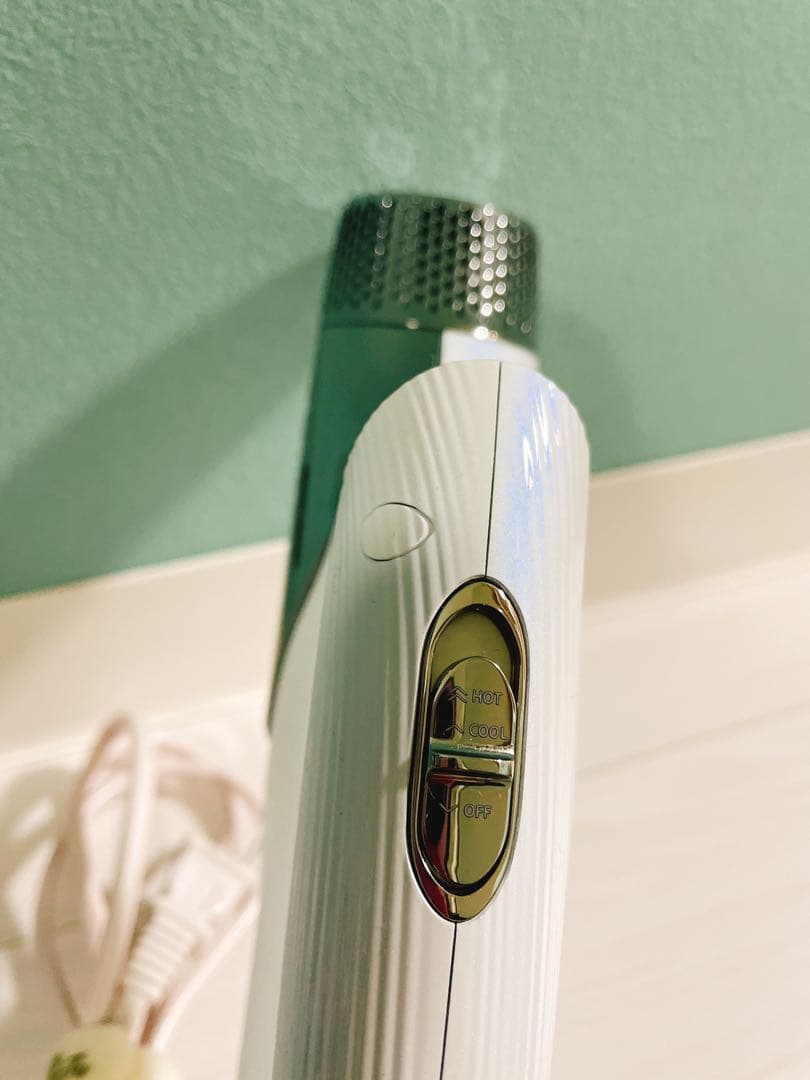 ReFa ドライヤー 光沢メタリック仕上げ