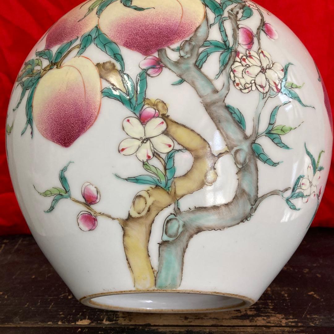 中国 色絵 粉彩 壺 九桃蝙蝠図 大清雍正年製銘