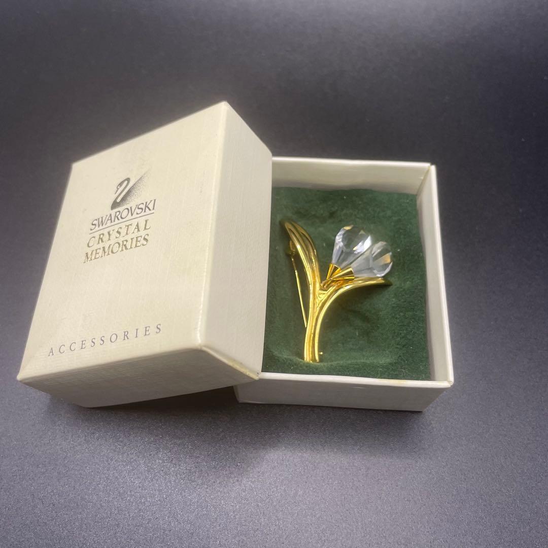 極美品】SWAROVSKIスワロフスキー 花モチーフ ブローチ - メルカリ