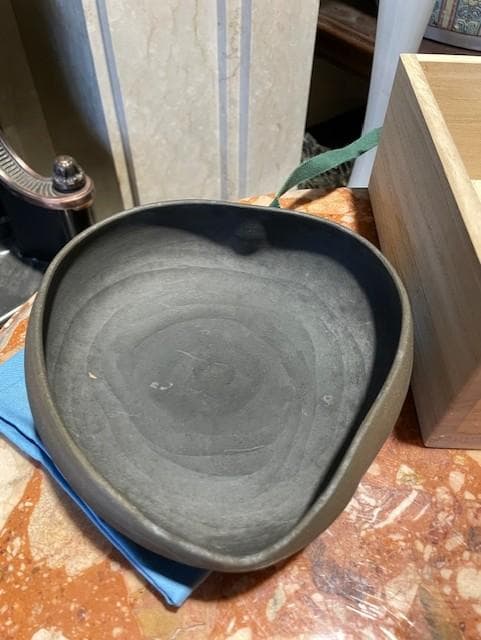 黒色陶器茶碗と木製箱セット 黒色陶器茶碗と木製箱セット 黒色陶器